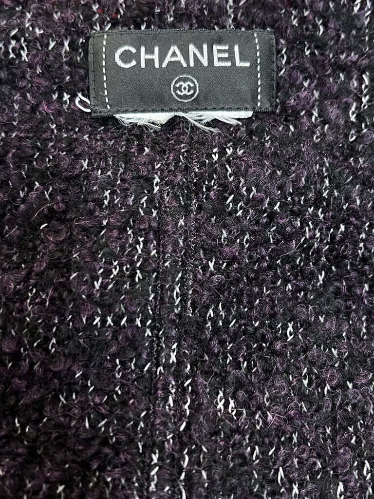 The CHANEL Wool/Cashmere Blend Overcoat with a Detached Scarf is a refined and timeless outerwear piece, combining the warmth of wool and cashmere for ultimate comfort. The detachable scarf adds versatility, allowing for various styling options while maintaining the coat’s sophisticated, elegant silhouette.