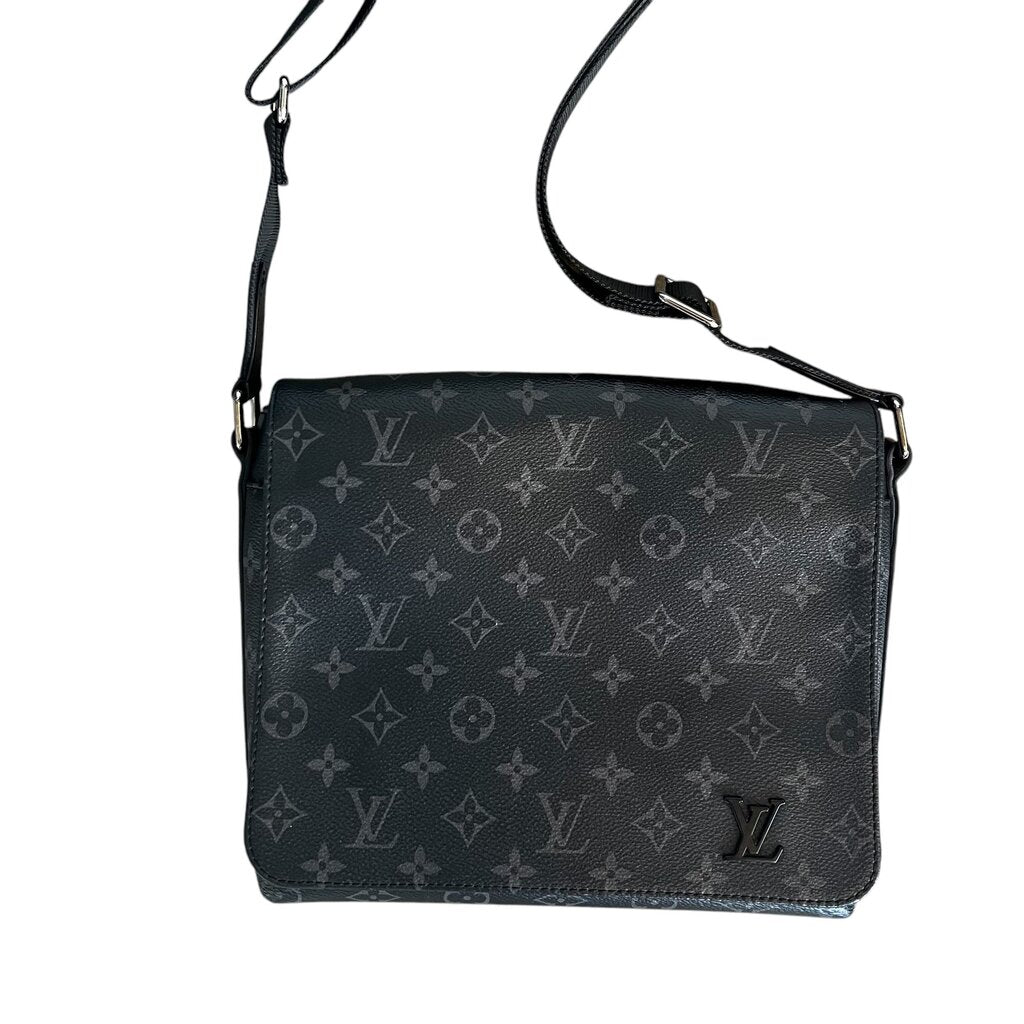 Louis Vuitton 'District' Messenger Bag