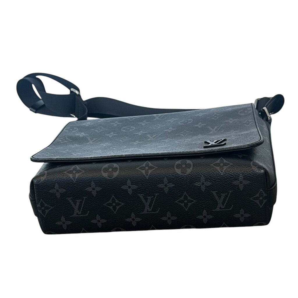 Louis Vuitton 'District' Messenger Bag