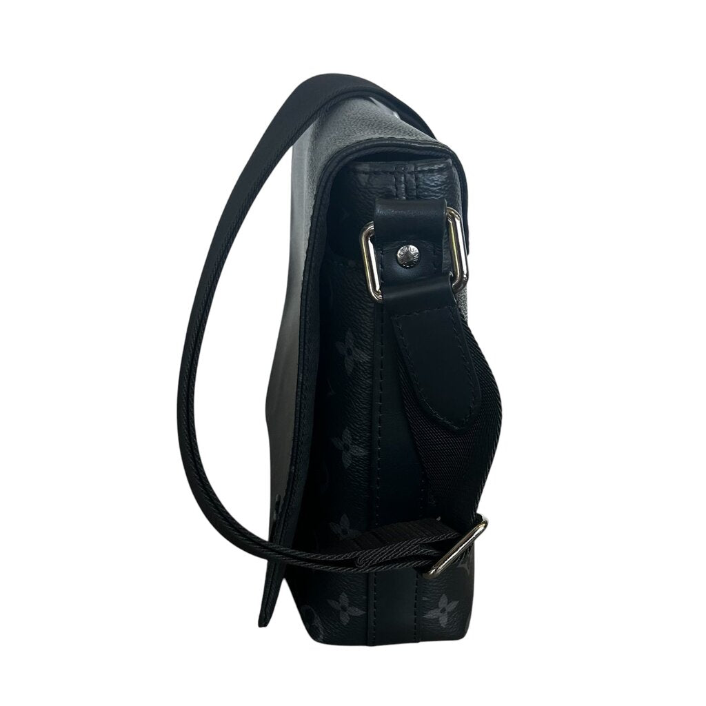 Louis Vuitton 'District' Messenger Bag