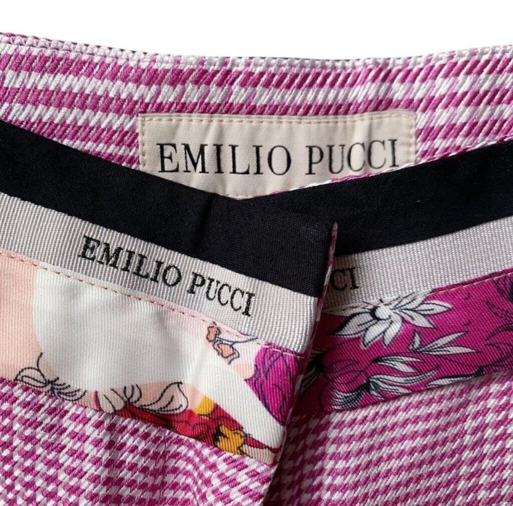 Emilio Pucci Plaid Wide Leg Trousers blend bold, graphic patterns with a relaxed, contemporary silhouette. Crafted from luxurious fabric, these trousers offer a chic balance of comfort and high-fashion, making them a statement piece for both casual and refined looks.