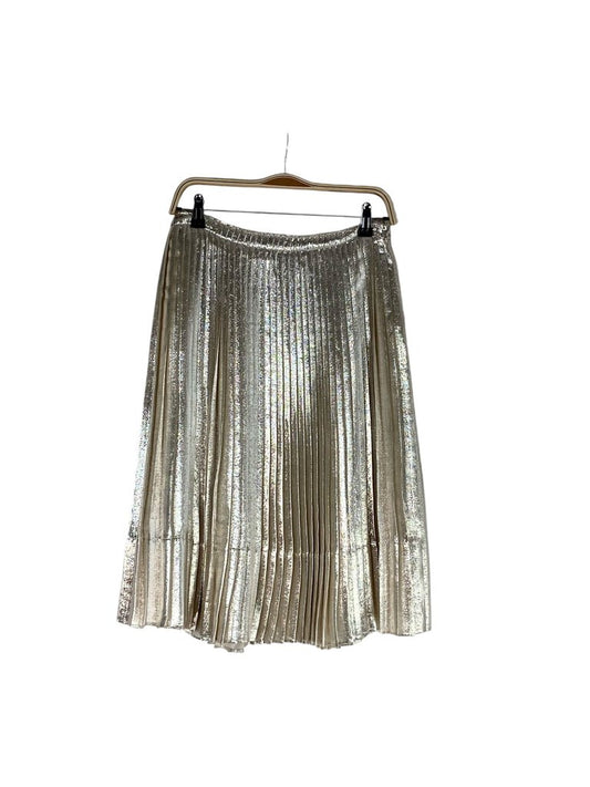 The Jil Sander Knife Pleated Shimmer Skirt is an exquisite blend of elegance and contemporary style, featuring delicate knife pleats that catch the light beautifully. Its shimmering fabric adds a touch of sophistication, making it a perfect choice for both day and evening wear.