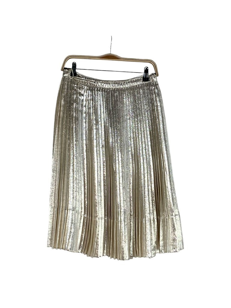 The Jil Sander Knife Pleated Shimmer Skirt is an exquisite blend of elegance and contemporary style, featuring delicate knife pleats that catch the light beautifully. Its shimmering fabric adds a touch of sophistication, making it a perfect choice for both day and evening wear.