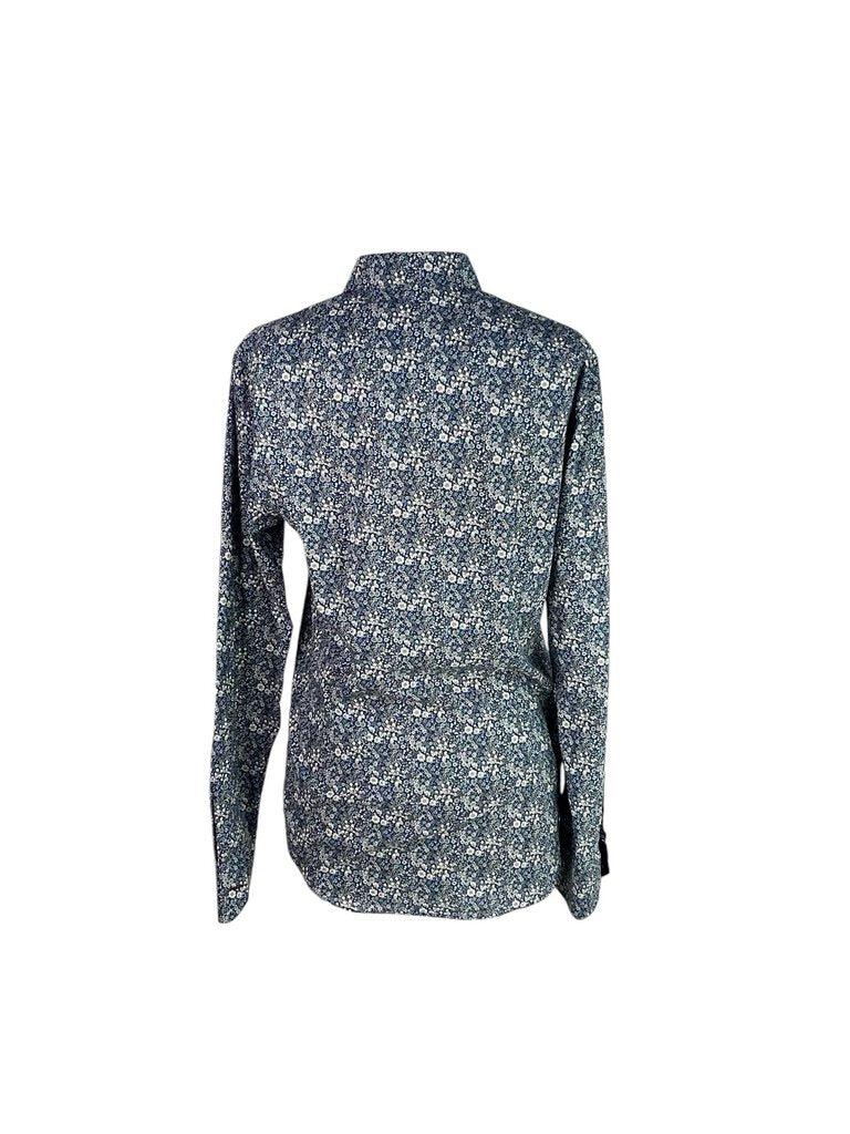 The Paul Smith Floral Button Down Shirt features a vibrant floral print that adds a lively touch to a classic silhouette. Crafted from high-quality fabric, this shirt is perfect for both casual and formal occasions, effortlessly blending style and sophistication.