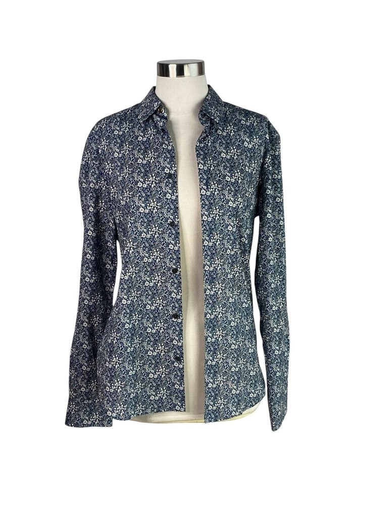 The Paul Smith Floral Button Down Shirt features a vibrant floral print that adds a lively touch to a classic silhouette. Crafted from high-quality fabric, this shirt is perfect for both casual and formal occasions, effortlessly blending style and sophistication.