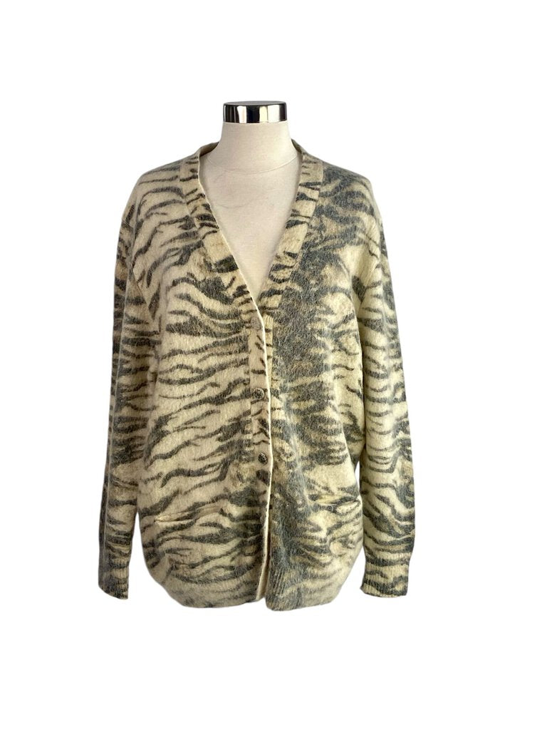 The Saint Laurent Zebra Mohair Cardigan is a luxurious and eye-catching piece, featuring a bold zebra print crafted from soft, cozy mohair. Its relaxed fit and chic design make it a standout choice for layering, effortlessly elevating any casual or sophisticated look.