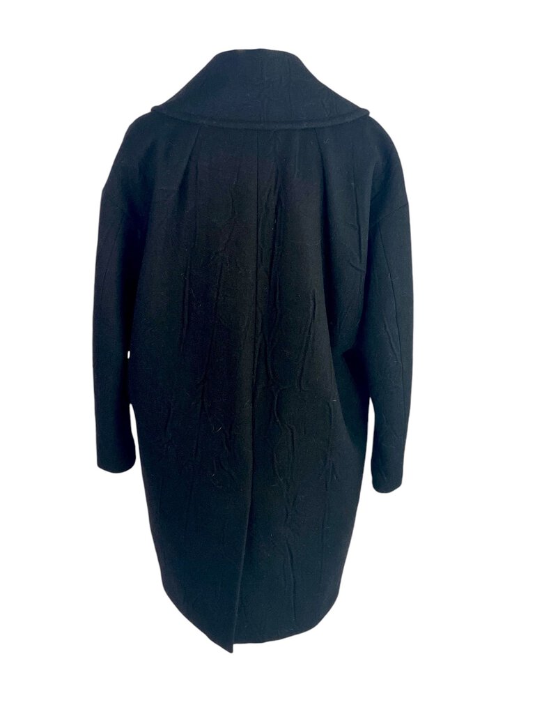 The Hope Ringstrand Soderberg Wool Car Coat is a sophisticated and timeless outerwear piece, crafted from high-quality wool for warmth and durability. Its tailored silhouette and minimalist design make it perfect for layering over both casual and formal outfits, offering elegance and versatility in any wardrobe.