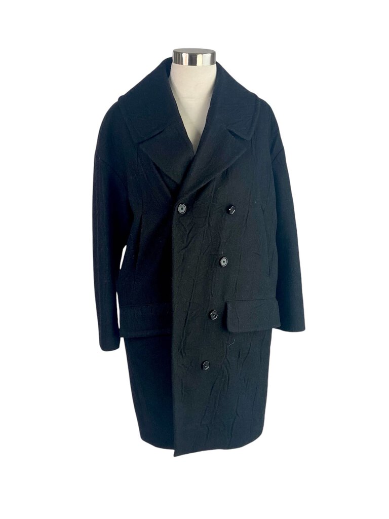 The Hope Ringstrand Soderberg Wool Car Coat is a sophisticated and timeless outerwear piece, crafted from high-quality wool for warmth and durability. Its tailored silhouette and minimalist design make it perfect for layering over both casual and formal outfits, offering elegance and versatility in any wardrobe.