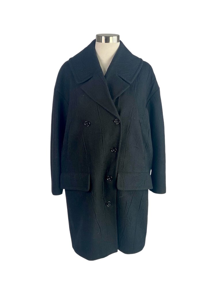 The Hope Ringstrand Soderberg Wool Car Coat is a sophisticated and timeless outerwear piece, crafted from high-quality wool for warmth and durability. Its tailored silhouette and minimalist design make it perfect for layering over both casual and formal outfits, offering elegance and versatility in any wardrobe.