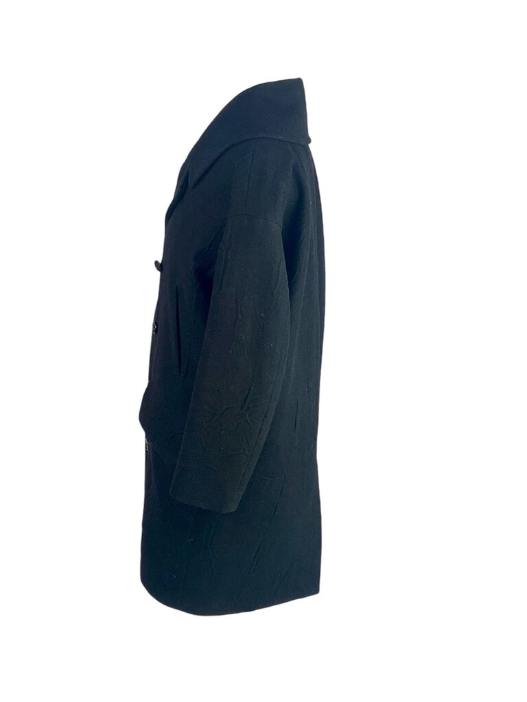 The Hope Ringstrand Soderberg Wool Car Coat is a sophisticated and timeless outerwear piece, crafted from high-quality wool for warmth and durability. Its tailored silhouette and minimalist design make it perfect for layering over both casual and formal outfits, offering elegance and versatility in any wardrobe.