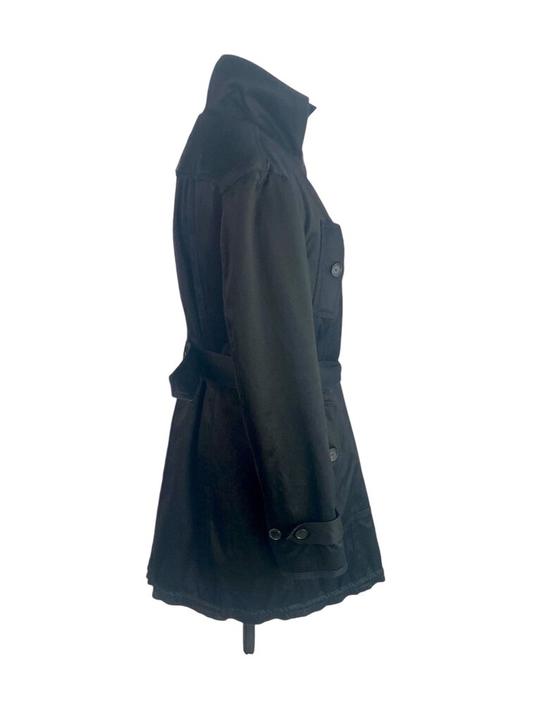 The Burberry Satin Belted Car Coat with Liner is a luxurious and sophisticated outerwear piece, featuring a sleek satin finish and a stylish belt that enhances the silhouette. With its detachable liner, this coat offers versatility for different weather conditions, making it an elegant choice for both casual and formal occasions.