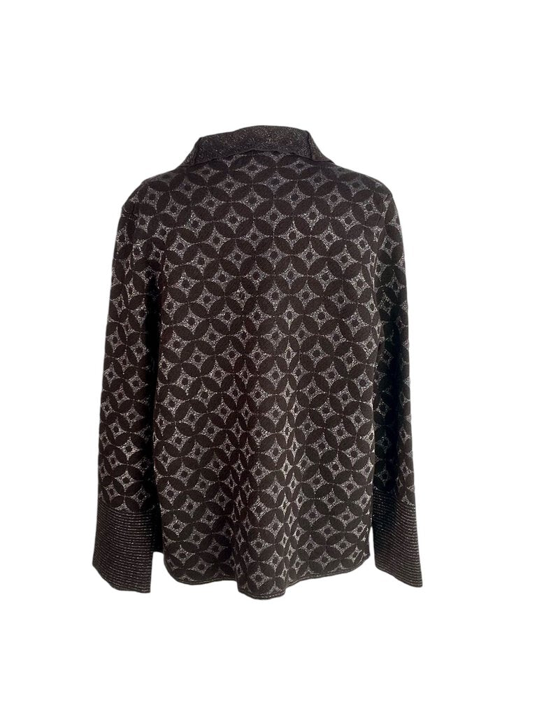 The Dries Van Noten Graphic Print Metallic Cardigan is a standout piece, showcasing a vibrant graphic print with a touch of metallic shimmer that adds a unique flair. Crafted from high-quality materials, this cardigan offers a relaxed fit and artistic design, perfect for layering and making a bold fashion statement.