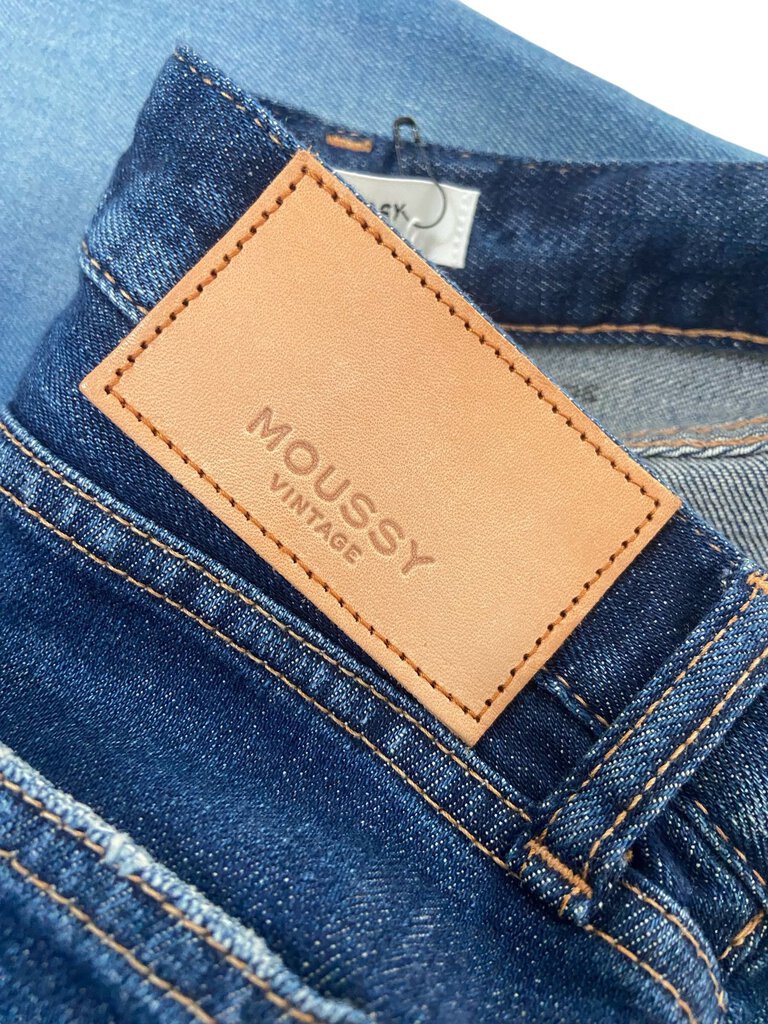 Moussy High Rise Jeans feature a flattering high-waisted cut and a timeless, straight-leg fit, offering a perfect balance of comfort and style. Crafted from premium denim, they have a sleek, tailored look that pairs effortlessly with both casual and dressed-up outfits.