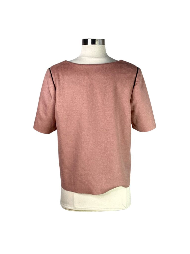 The Lan Jaenicke Cashmere Tee is a luxurious wardrobe staple, crafted from incredibly soft cashmere for ultimate comfort. Its minimalist design and relaxed fit make it perfect for layering or wearing on its own, adding a touch of elegance to any casual look.