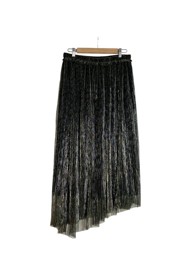 The Isabel Marant Étoile Plisse Maxi Skirt is a flowy and elegant piece, featuring intricate pleating that creates beautiful movement and texture. With its relaxed silhouette and versatile design, this maxi skirt can be styled for both casual and dressy occasions, making it a chic addition to any wardrobe.