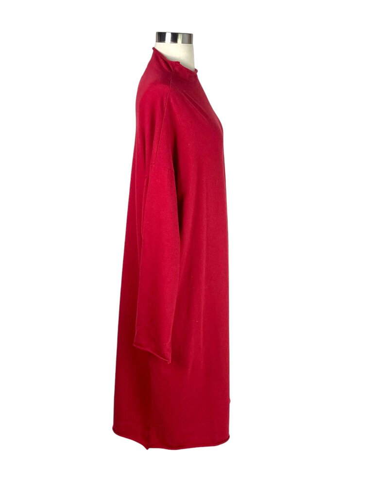 The Labo Art Raw Edge Wool Cocoon Dress is a unique and stylish piece, featuring a cocoon silhouette that drapes elegantly while providing a relaxed fit. Its raw edge details add an artisanal touch, making it a perfect blend of comfort and contemporary design for any casual or semi-formal occasion.