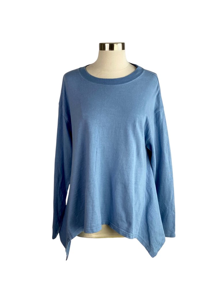 The Blue Blue Japan Asymmetrical Sweatshirt is a contemporary and stylish piece, featuring an eye-catching asymmetrical design that adds a unique flair to a classic silhouette. Crafted from high-quality materials, this sweatshirt offers comfort and versatility, making it perfect for layering or wearing on its own for a chic, casual look.