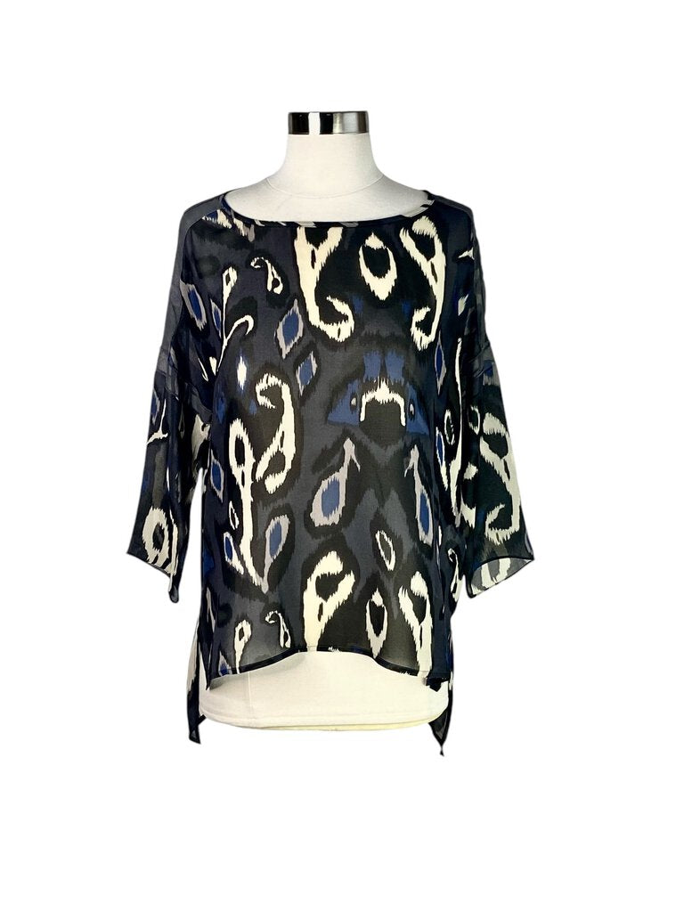 The Rag & Bone Printed Silk Blouse is a sophisticated yet playful piece, featuring a luxurious silk fabric adorned with a distinctive print. Its relaxed fit and versatile style make it an ideal choice for dressing up or down, adding a touch of elegance to any outfit.