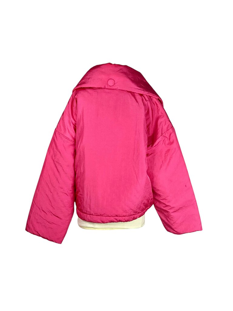 The Oofwear Mock Neck Puffer Jacket blends sleek, contemporary design with cozy warmth, featuring a high mock neck for extra protection against the cold. Its lightweight, quilted construction offers a modern, insulated fit, making it an ideal outerwear choice for both style and comfort.