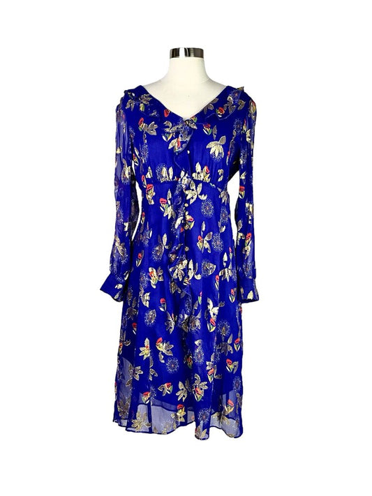 The Sézane Metallic Floral Crepe Shirt Dress effortlessly blends vintage-inspired charm with a contemporary edge, featuring a soft crepe fabric adorned with a subtle metallic floral print. Its relaxed, shirt dress silhouette with button-down detailing and a flattering waist tie creates a chic, versatile look perfect for both day and evening wear.