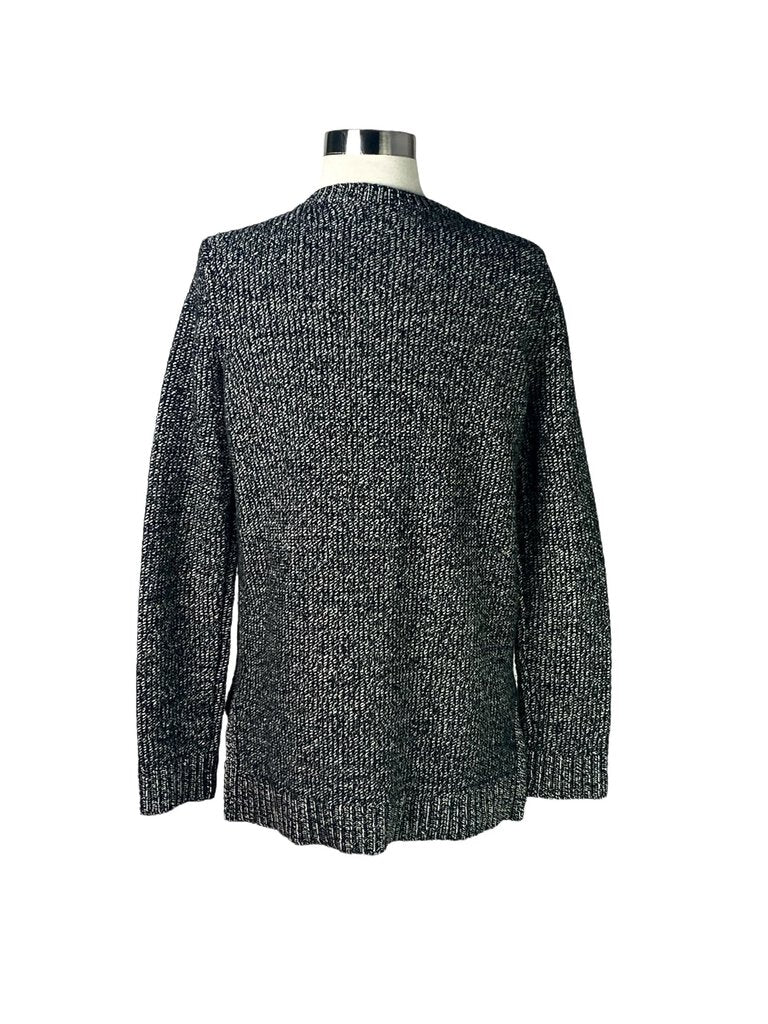 The Rag & Bone Wool Tweed Sweater is a sophisticated, textured knit crafted from a blend of wool and tweed, offering both warmth and style. Its versatile design features a modern, tailored fit, making it perfect for layering or wearing on its own.