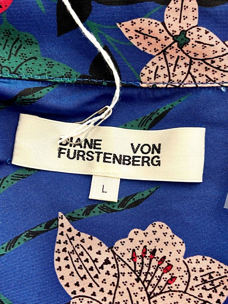 The Diane von Furstenberg Floral Windbreaker Jacket combines sporty functionality with a vibrant, feminine floral print. Lightweight and stylish, it offers protection from the elements while adding a bold, playful touch to any outfit.