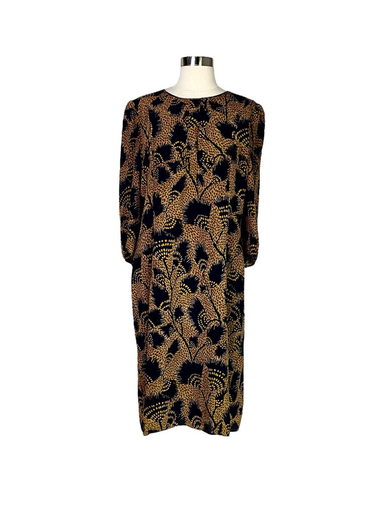 The Burberry Leopard Palm Print Silk Midi Dress combines the brand's signature classic elegance with a bold, exotic print of leopard and palm motifs. Crafted from luxurious silk, its flattering midi length and fluid silhouette create a perfect balance of sophistication and playful allure.