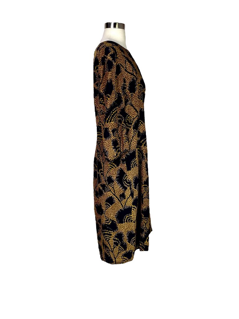 The Burberry Leopard Palm Print Silk Midi Dress combines the brand's signature classic elegance with a bold, exotic print of leopard and palm motifs. Crafted from luxurious silk, its flattering midi length and fluid silhouette create a perfect balance of sophistication and playful allure.