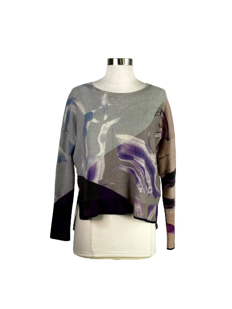 The Paychi Guh Abstract Print Cashmere Sweater combines luxurious softness with a bold, artistic design, featuring an eye-catching abstract print. Crafted from premium cashmere, this sweater offers both comfort and style, making it a standout piece for those seeking a unique, elevated casual look.