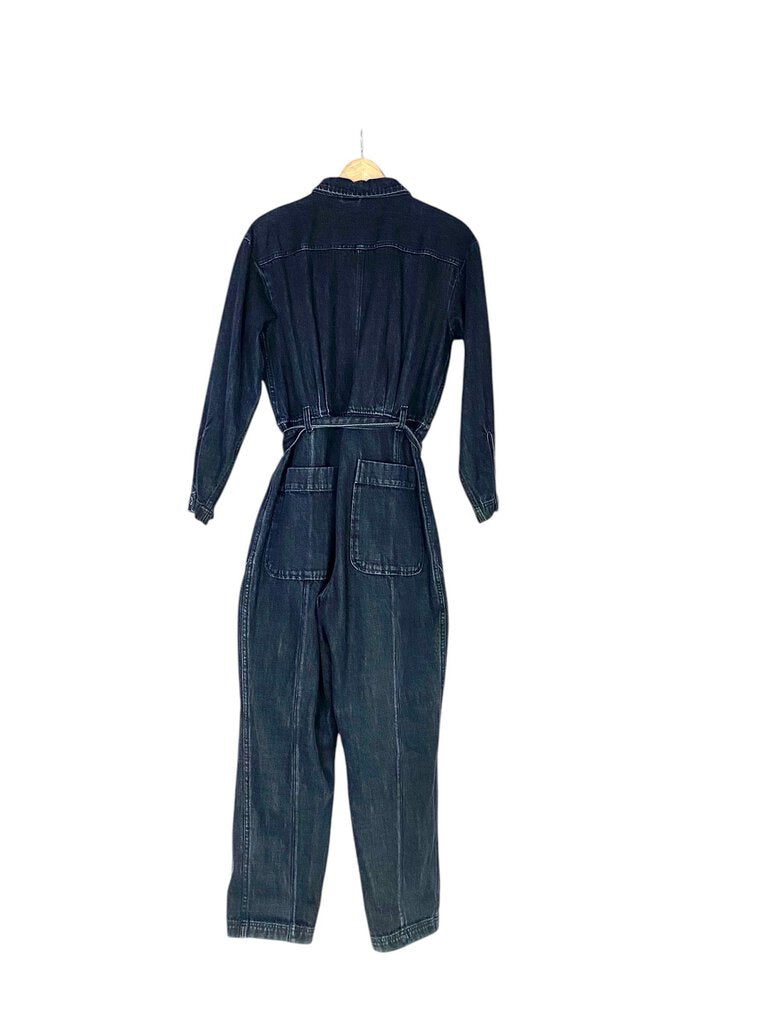 The Alex Mill Belted Denim Coverall Jumpsuit combines utilitarian style with modern sophistication, crafted from durable denim with a relaxed, oversized fit. Featuring a belted waist and functional pockets, this versatile one-piece offers comfort and effortless cool for everyday wear.