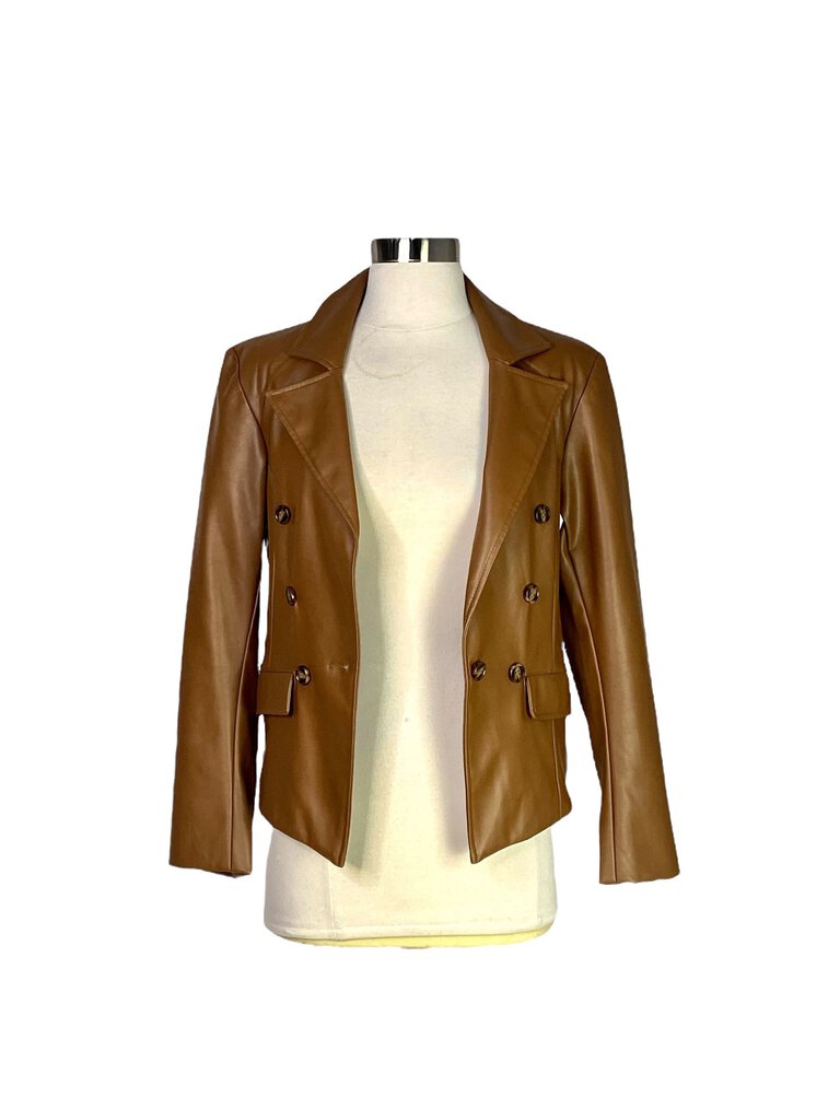 The Evereve Vegan Leather Blazer combines the sharp tailoring of a classic blazer with the edgy appeal of vegan leather, creating a sleek and contemporary look. Its structured fit, clean lines, and versatile design make it a chic alternative to traditional outerwear, perfect for elevating both casual and dressy outfits.