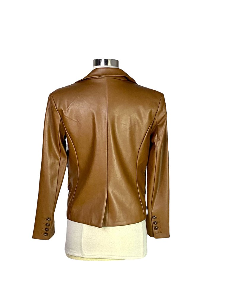 The Evereve Vegan Leather Blazer combines the sharp tailoring of a classic blazer with the edgy appeal of vegan leather, creating a sleek and contemporary look. Its structured fit, clean lines, and versatile design make it a chic alternative to traditional outerwear, perfect for elevating both casual and dressy outfits.