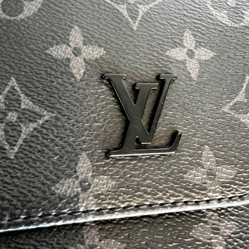 Louis Vuitton 'District' Messenger Bag