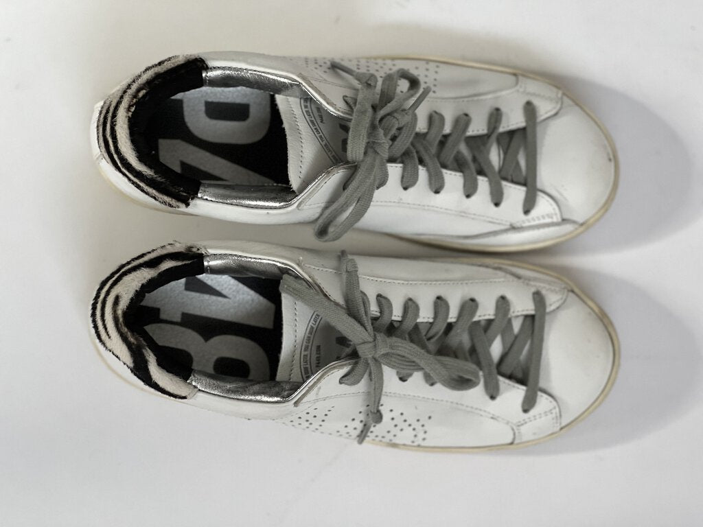P448 White Leather Sneakers w/Gray Laces

Katybird is a consignment boutique in Madrona, Seattle offering authentic P448 cardigans, blouses, dresses, cashmere, sweaters, outerwear, accessories, handbags, shoes, and much more. 