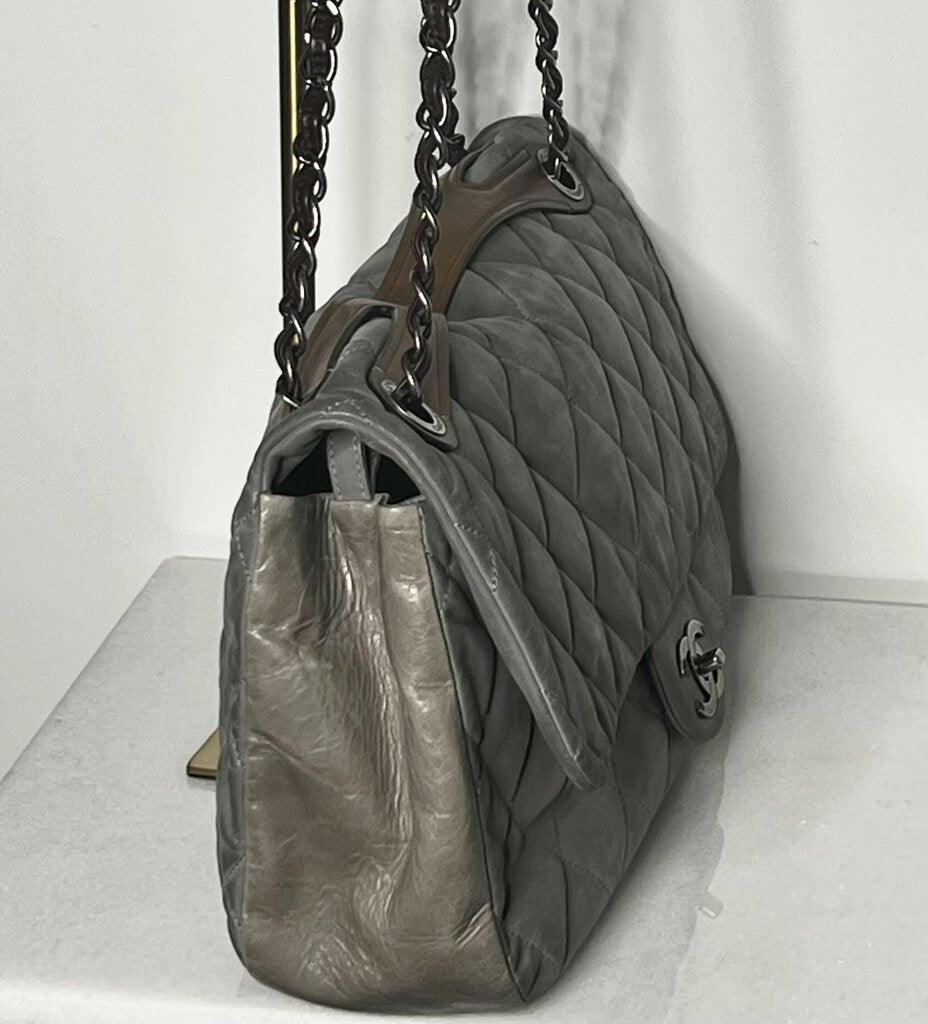 Katybird is a women's consignment boutique in Madrona, Seattle offering authentic Chanel handbags and much more. Chanel Metallic Calfskin Quilted Flap Handbag