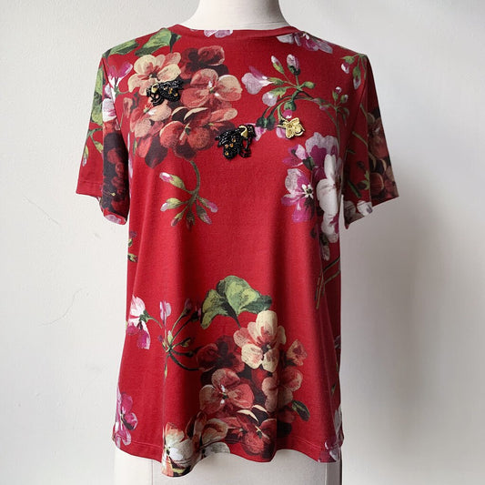 Gucci floral print short sleeve top with beaded bumble bee detail